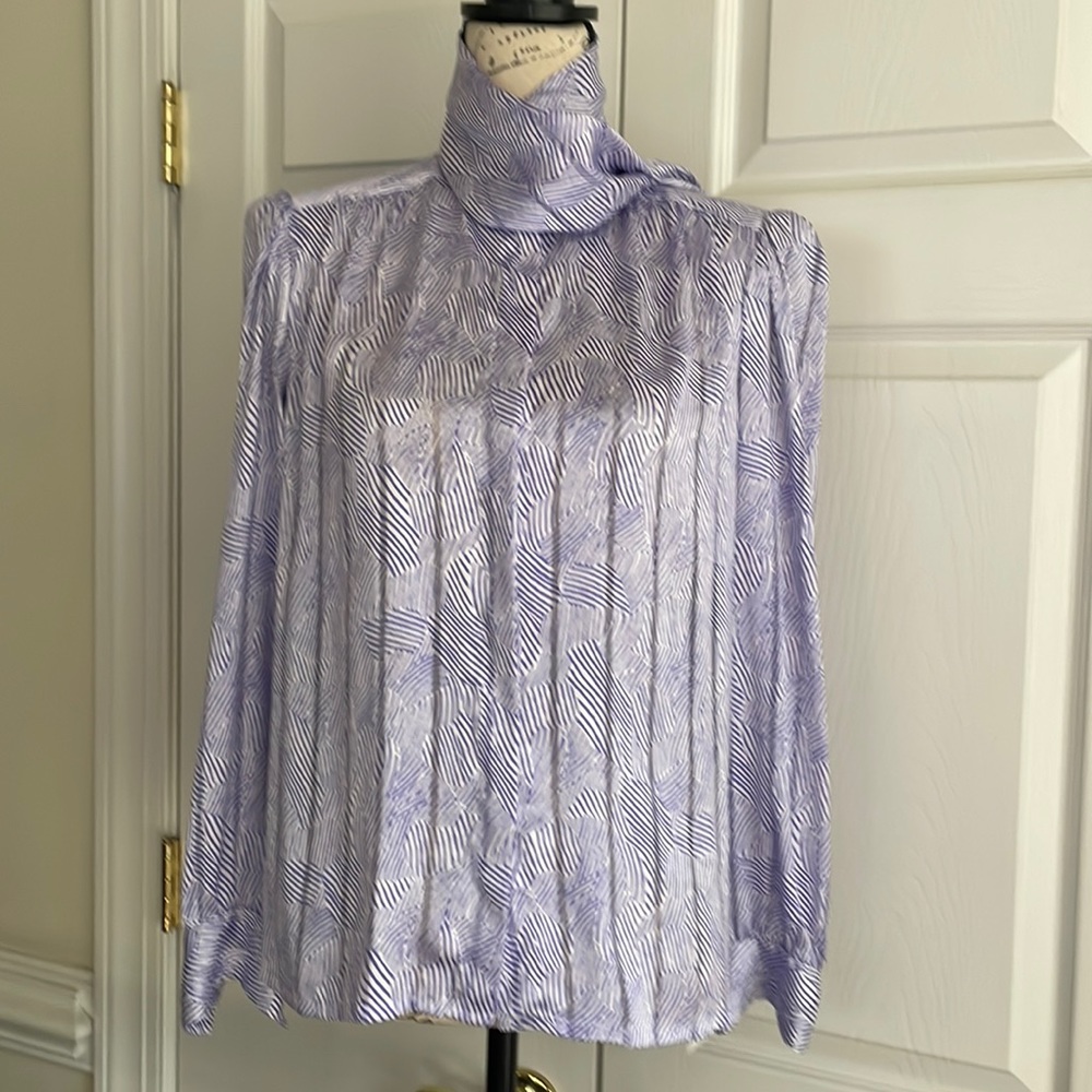 Galinda Wang buttons down shirt